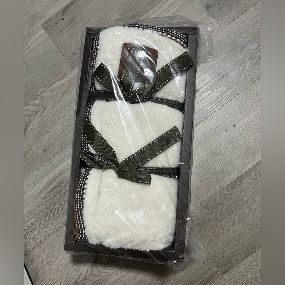 Ariat Plush White Throw Blanket